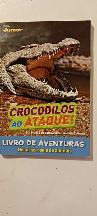 Vários livros de diferentes temáticas e 2 enciclopédias médicas.