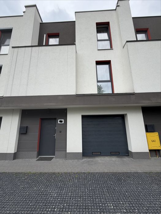 Segment z ogródkiem i garażami niedaleko PKP, wykończony 146m2 Ząbki ul. Gajowa blisko lasu, wysoki standard. Sprzedam bezpośrednio