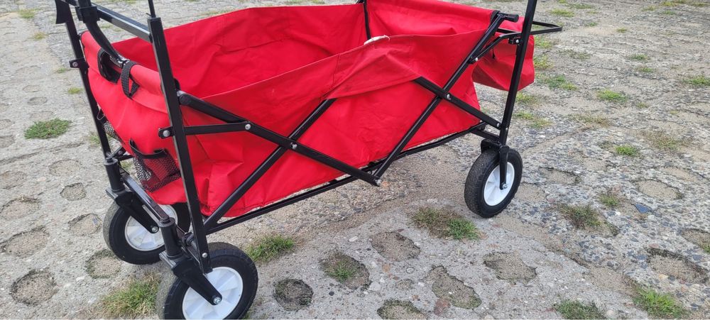 Wozek  czerwony z daszkiem