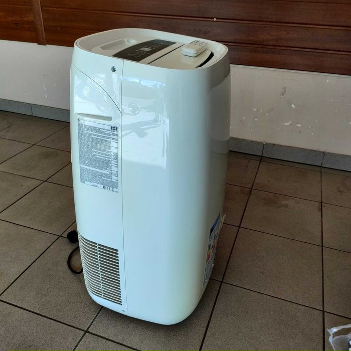 klimatyzator z funkcją chłodzenia, grzania, wentylacji, osuszania