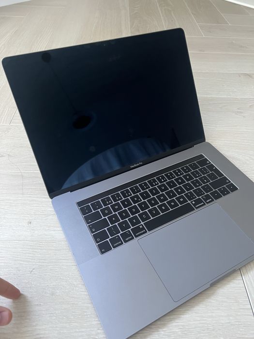 MacBook Pro 15” 2018 A1990 uszkodzony