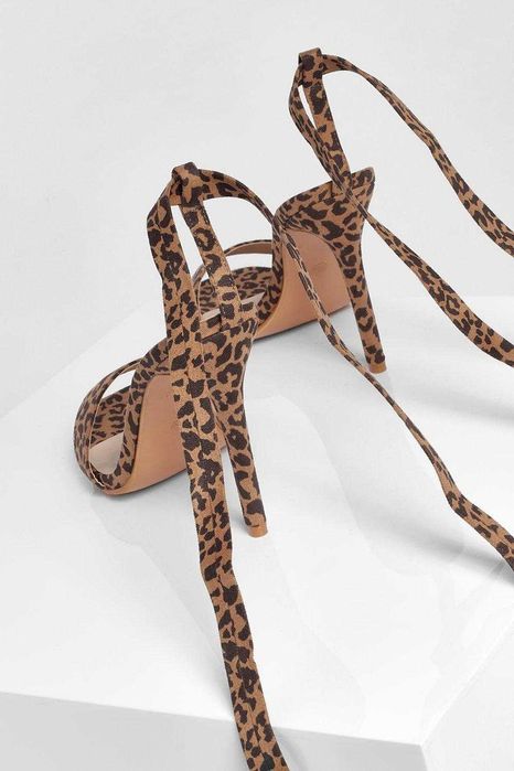 Boohoo leopard wiązane sandałki na szpilce 36