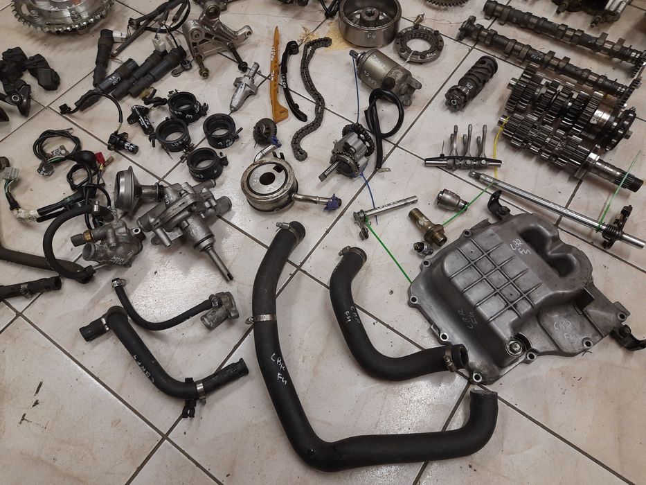 Honda CBR 600 f4i f4 pc35e silnik części