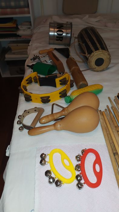 Lote de baquetas e acessórios para percussão 200€