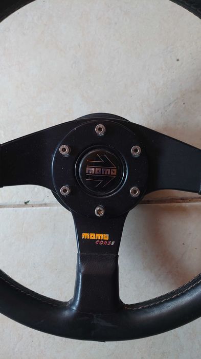 Volante Momo Corse em pele