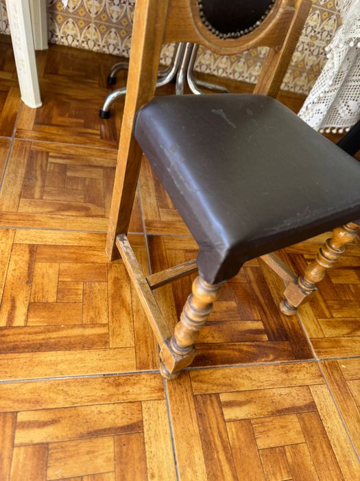 6 Cadeiras de madeira