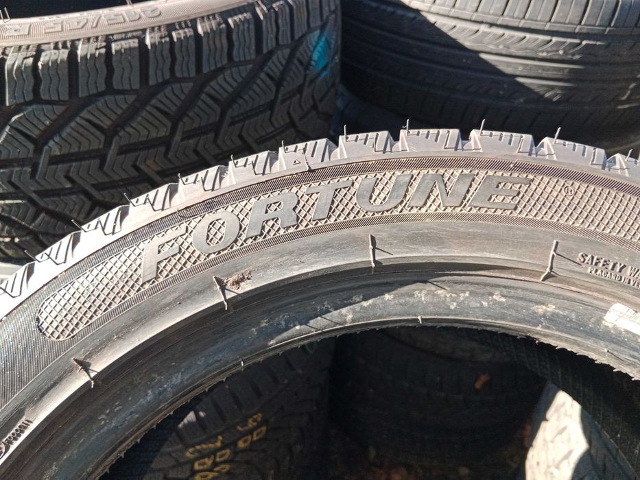 Opona używana 215/50R17 Fortune Snowfun FSR-901 1szt.