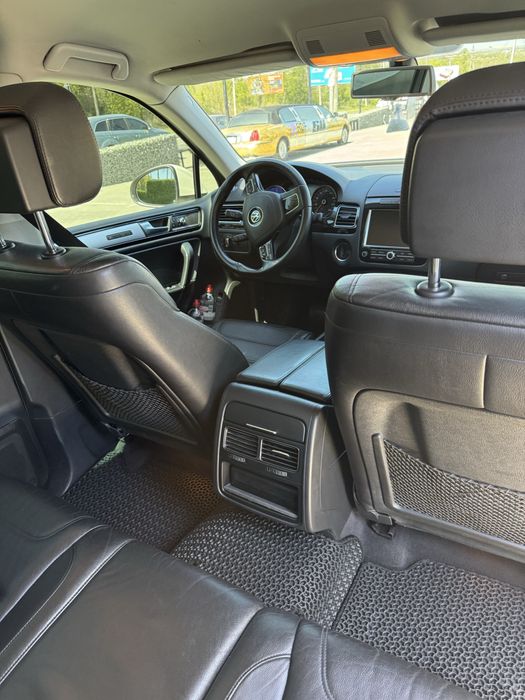 Volkswagen Touareg 3.0 дизель 2011р