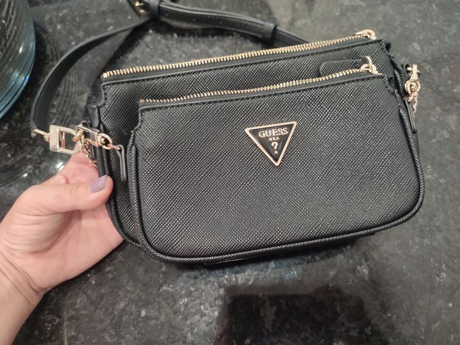 Mala Guess preta