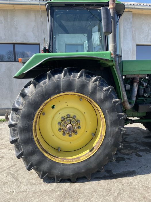 Трактор John Deere 4955
