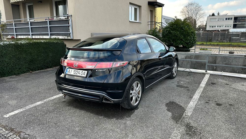 Honda Civic 2009р. автомат. Не робот! 5D 1.8 , газ бенз  227тис км.