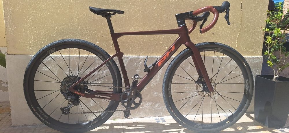 Bicicleta gravel BH