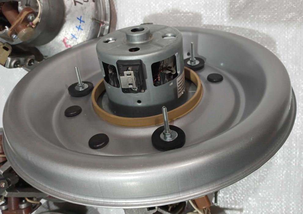 Двигатель , мотор , советского пылесоса  ссср