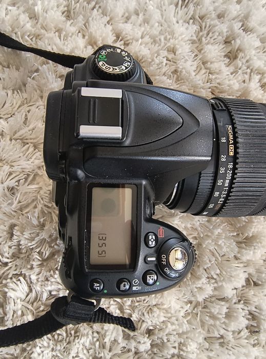 Nikon D90 z obiektywem 18-200 Zestaw z etui