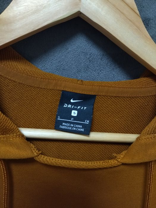 Bluza Nike z odkrytymi ramionami