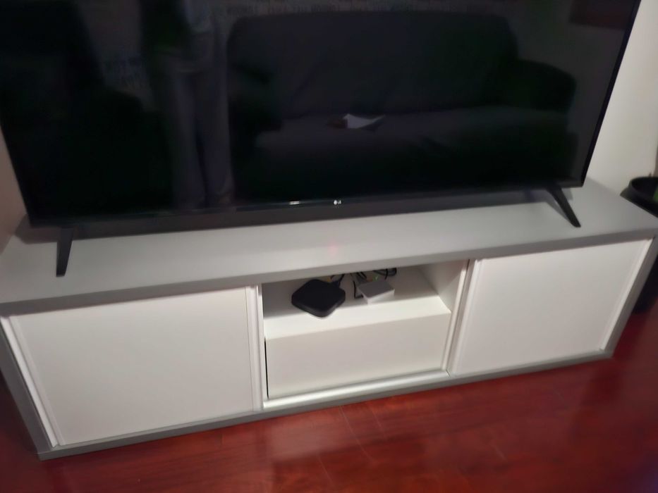 Móvel  tv e mesa de apoio em mt bom estado