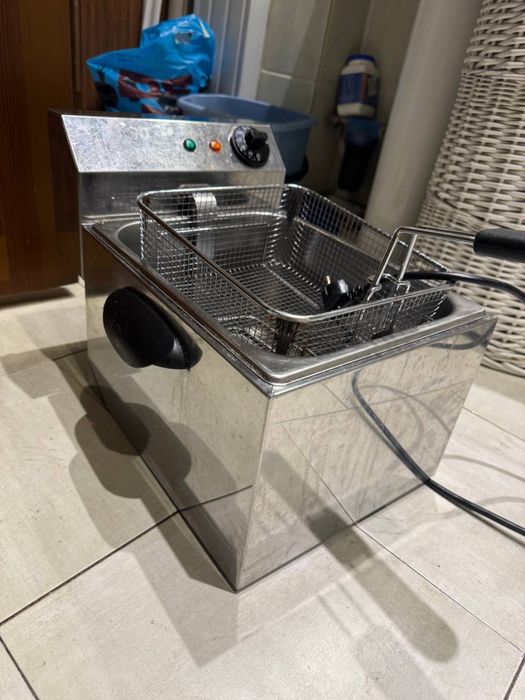 Професійна фритюрниця