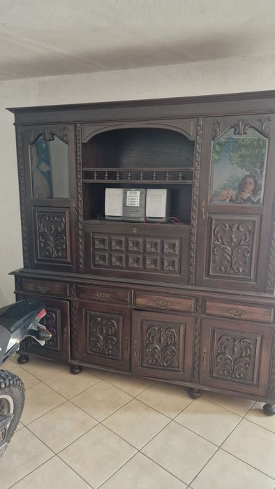 Móvel de sala em madeira maciça