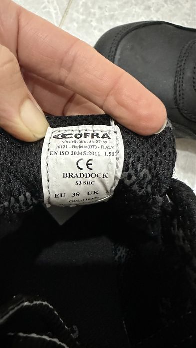 Sapatos de segurança novos