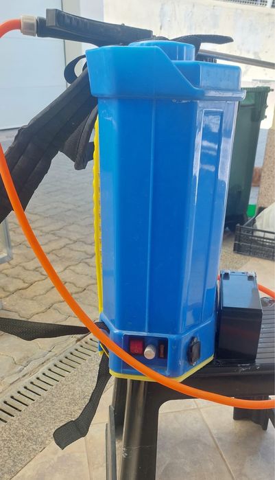 Pulverizador a bateria  15 litros 12 V