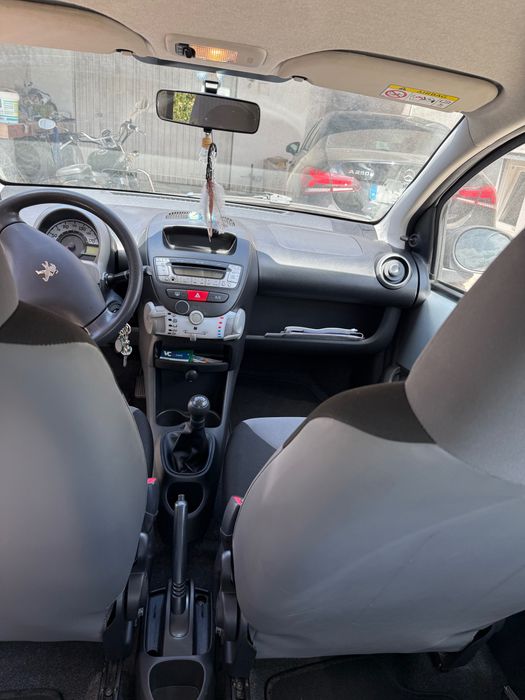 Carro Peugeot 107