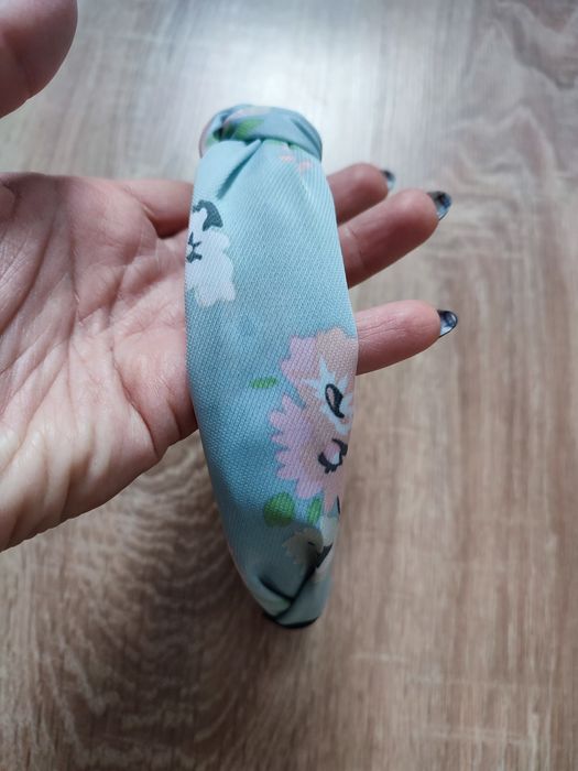 Błękitna opaska do włosów