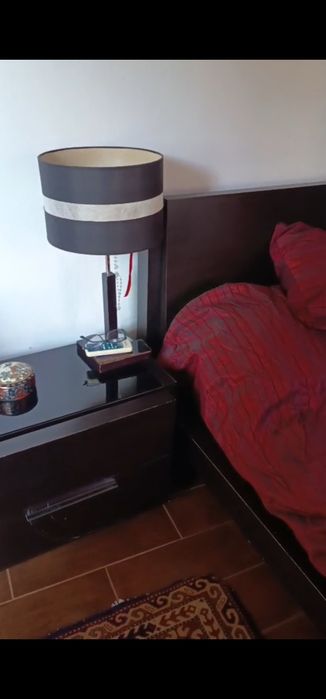 Cama mais mesinhas de cabeceira