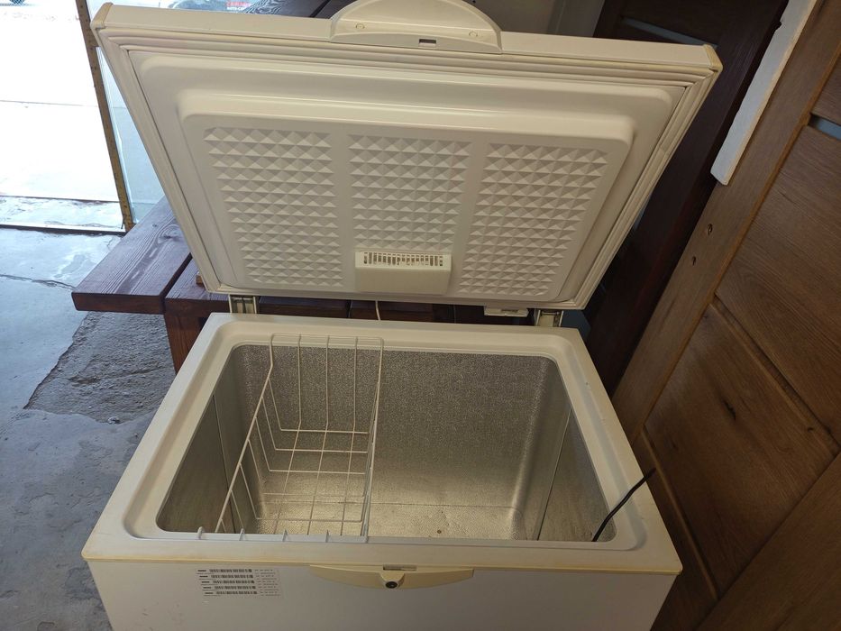 Zamrażarka skrzyniowa Indesit 200l