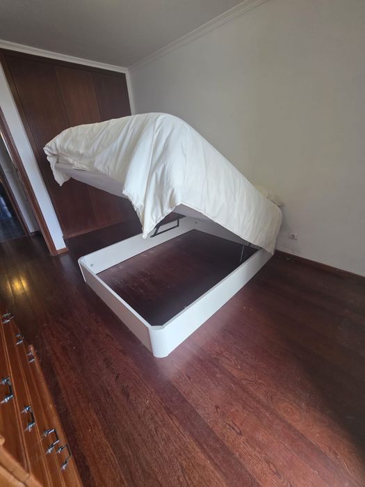 Cama sommier 190x140  e colchao