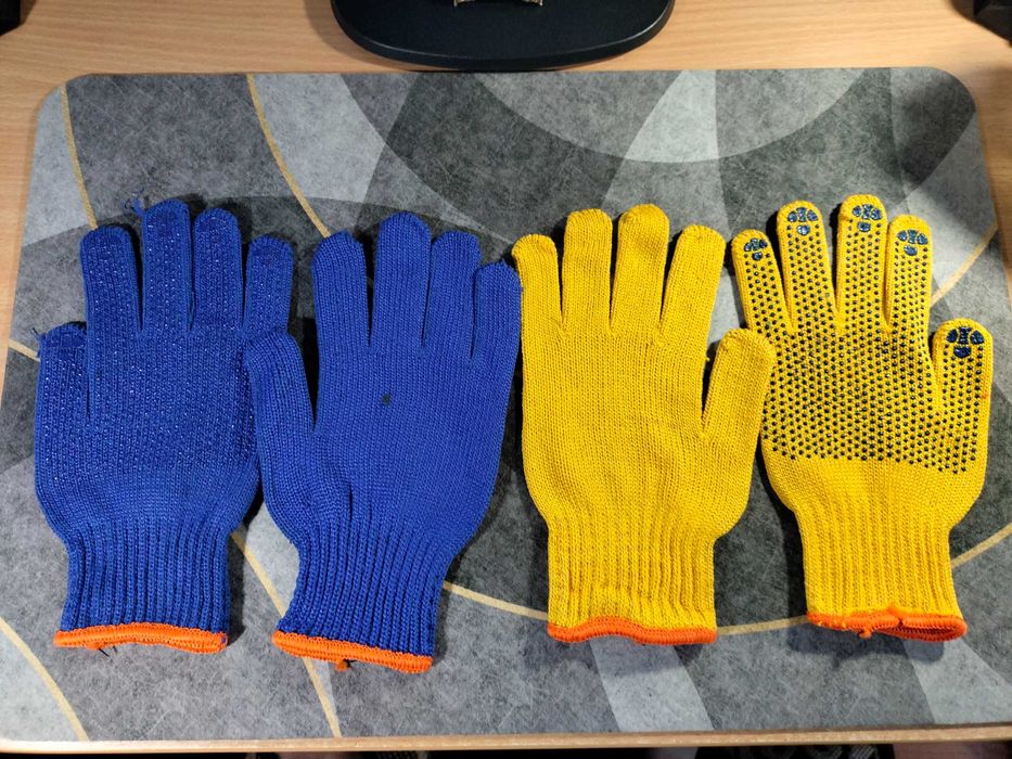 Продам рабочие перчатки Звезда 2 сорт 7.5грн. за пару .