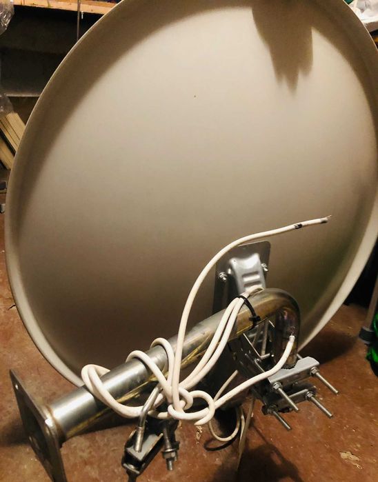 Antena satelitarna