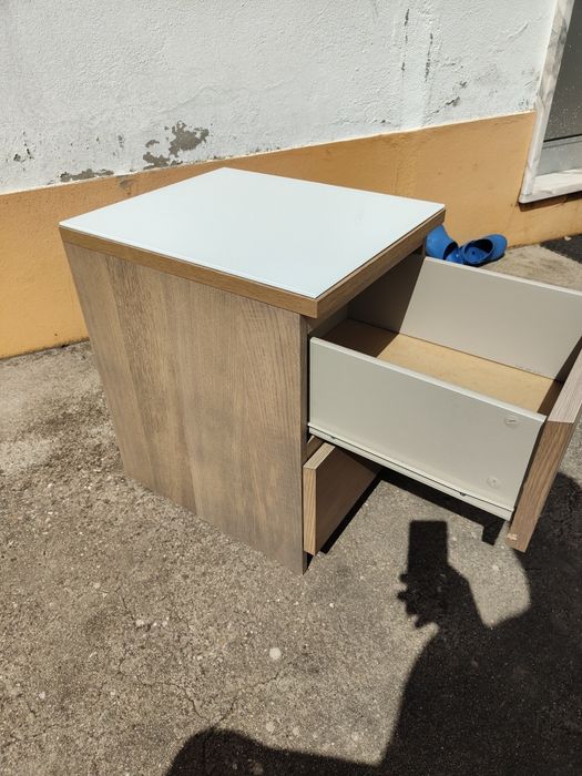 Mesa de cabeceira ikea