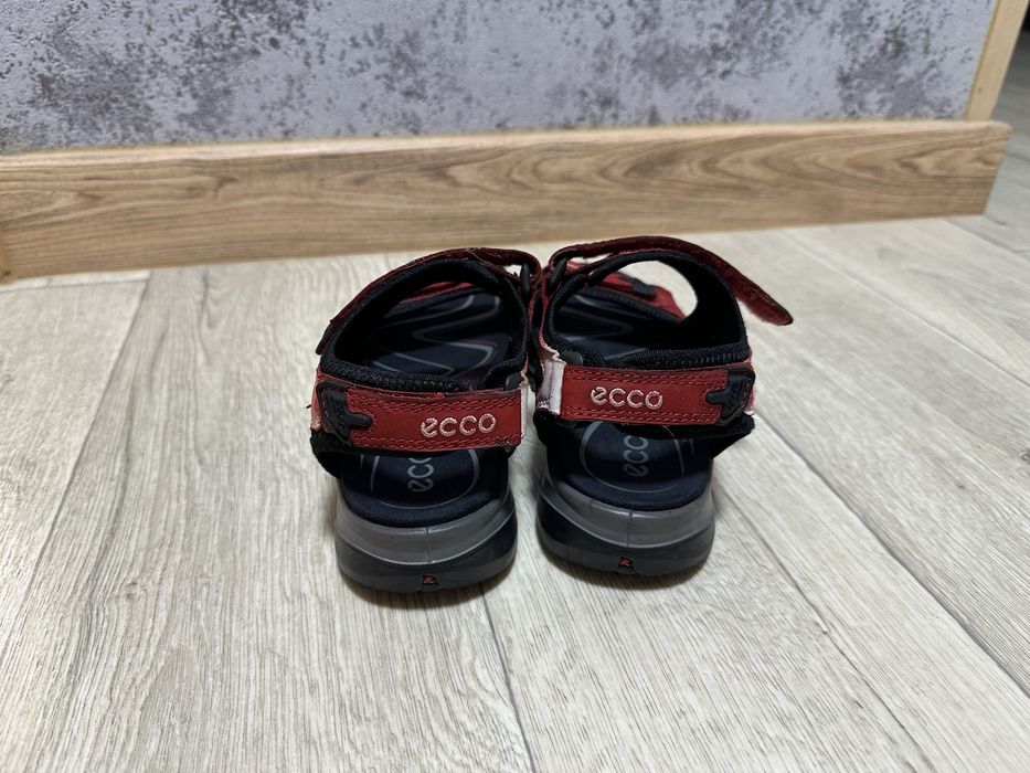 Продам босоніжки ecco
