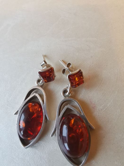 Srebrne kolczyki z bursztynem