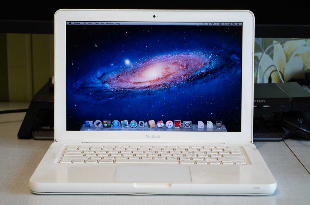 Apple MacBook 13" Mid 2010 A1342 Intel Core2Duo / DDR3 8Gb / HDD 500Gb