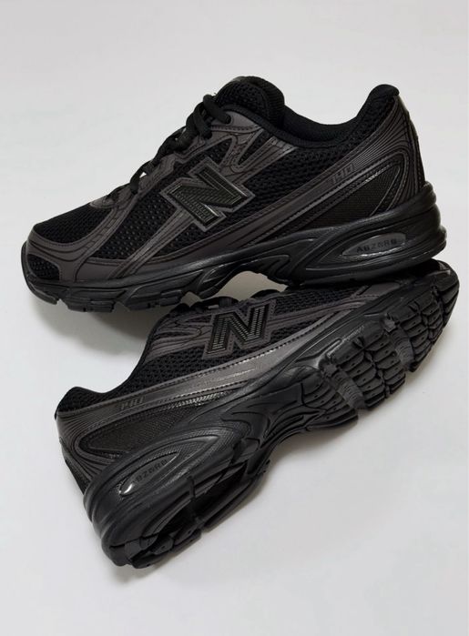 New Balance 740 Full Black