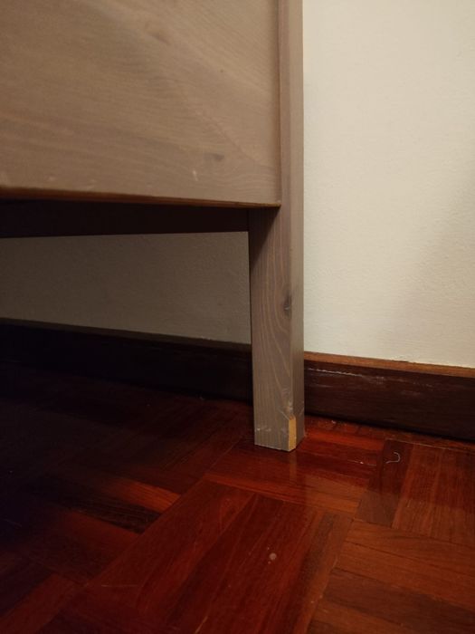 Cama com estrado e colchão