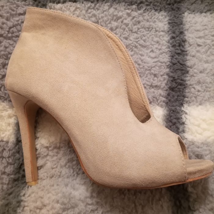 Piękne zamszowe botki 37