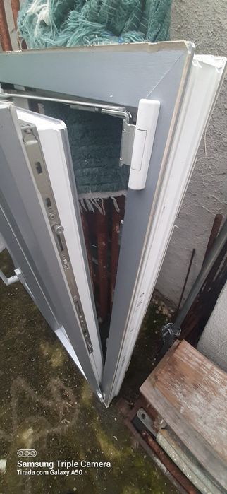 Janela pvc oxilobatente.