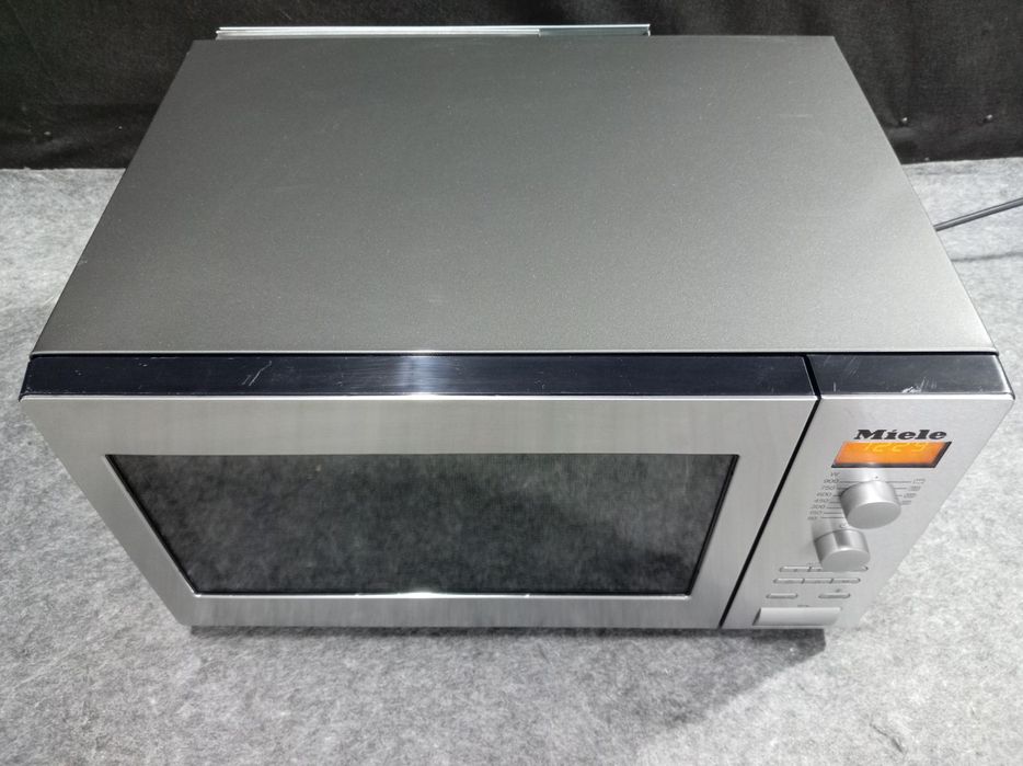 Мікрохвильовка Miele M 8201-1