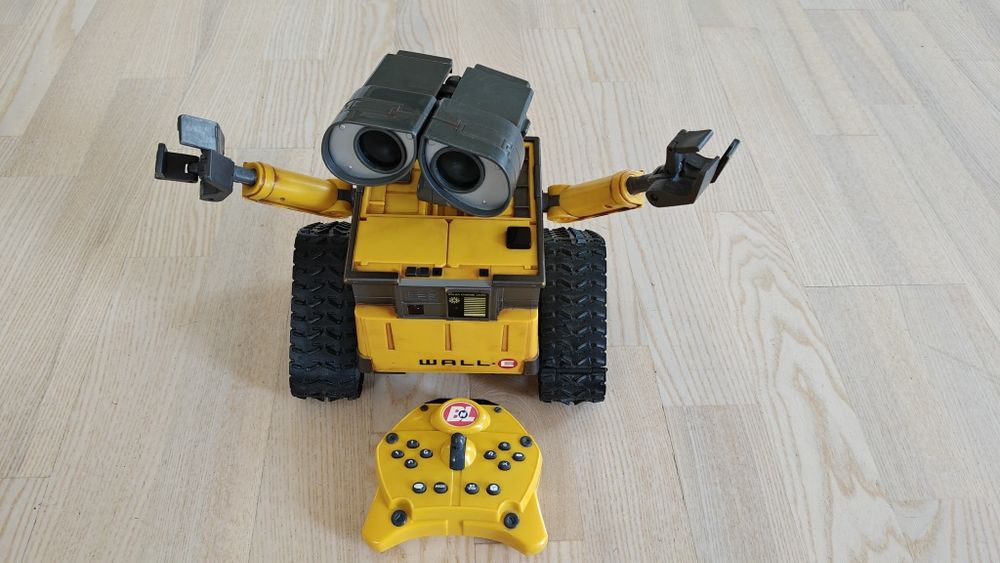 Робот walle disney pixar з пультом