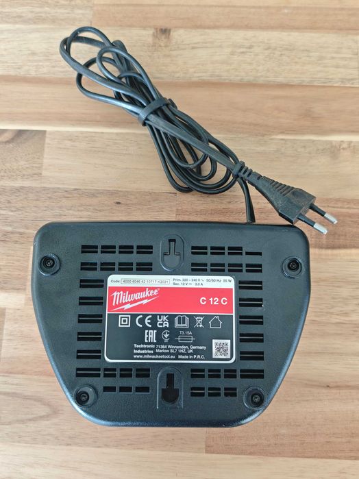 Carregador Original Milwaukee M12 (C 12 C) 12V Li-Ion - Como Novo