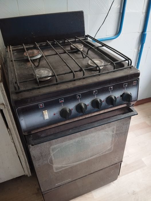 Продаю газову плиту