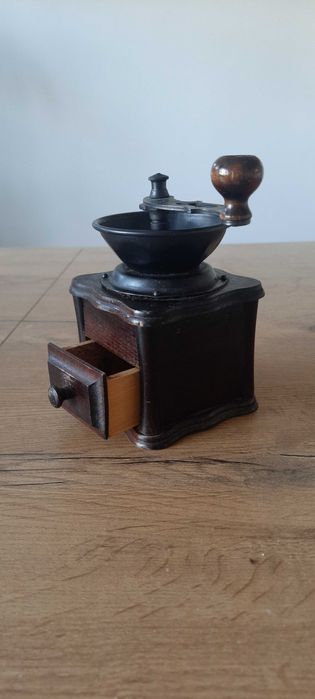 Młynek do kawy ręczny