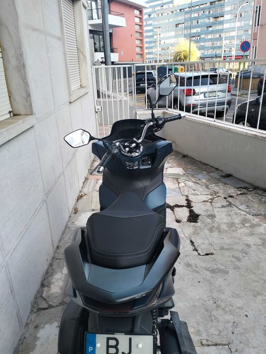 Vendo moto Honda PCX ano 2024.