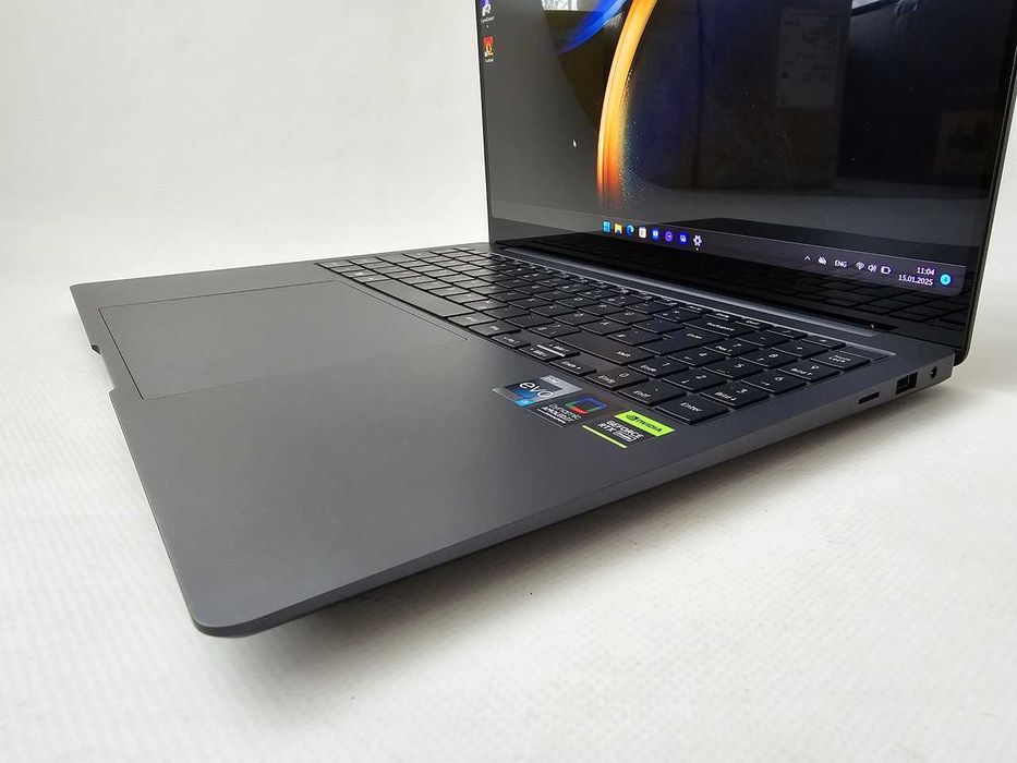 Samsung Galaxy Book 3 Ultra I9 13900H/RTX 4070/RAM 32GB/SSD 1TB/AMOLED