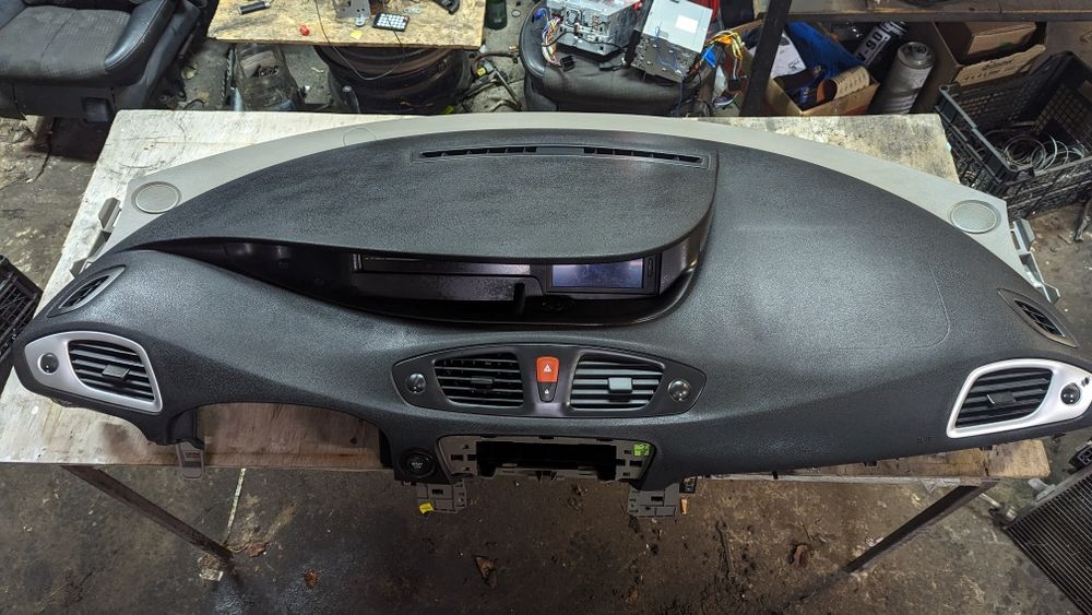 Торпеда, панель безпеки, Renault Scenic 3 681000060R