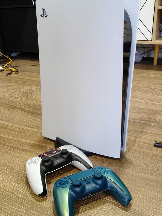 PS5 825Gb + 2 comandos + God of War Ragnarok