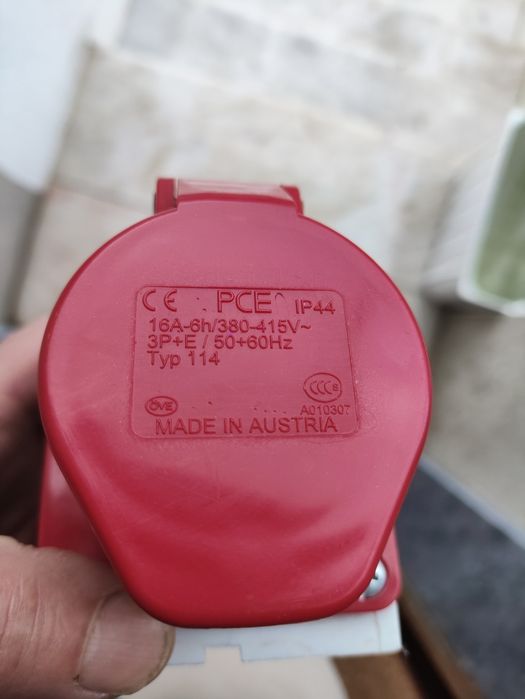 Tomada CEE trifásica 16A 3P+T