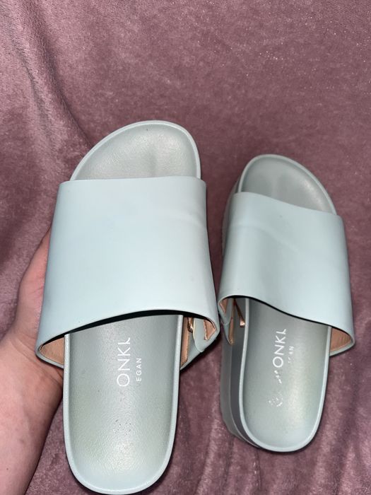 Miętowe klapki na platformie monki green dusty light